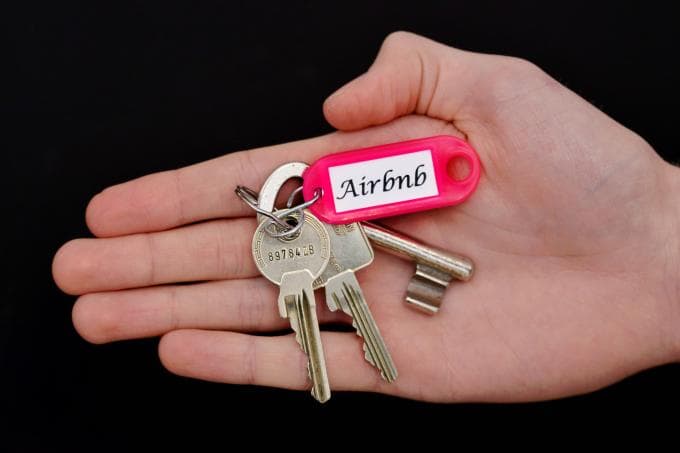 Vlaanderen scherpt regels voor Airbnb’s aan