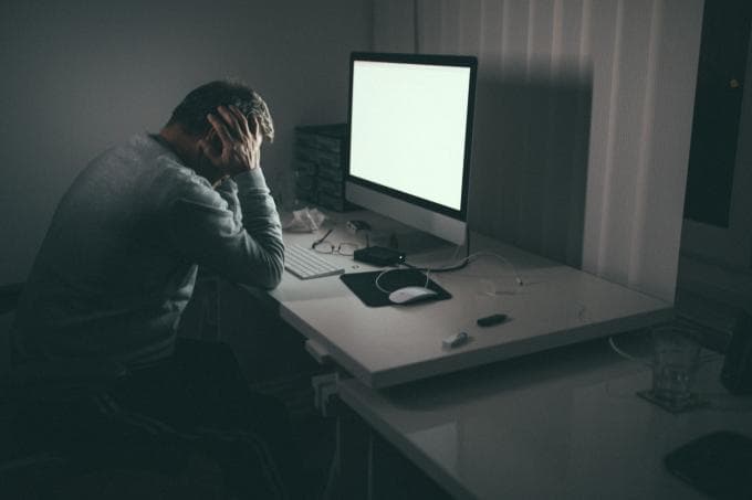 ChatGPT kan nu vertrouwenspersoon contacteren bij risico op zelfdoding: wat doen andere chatbots?