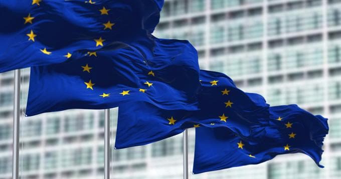 Techbedrijven mogen in EU berichten blijven scannen op kindermisbruik