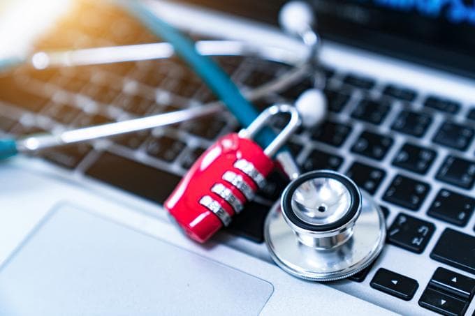 AI & Tech Podcast | Zijn we klaar voor de AI-dokter?