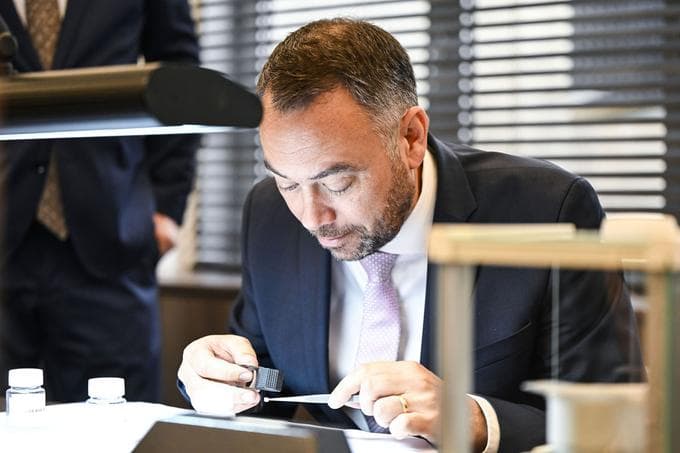 Eerste volledig traceerbare artisanale diamant uit Congo verkocht in Antwerpen