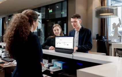 Twee in één: Philips lanceert dubbelzijdige monitor