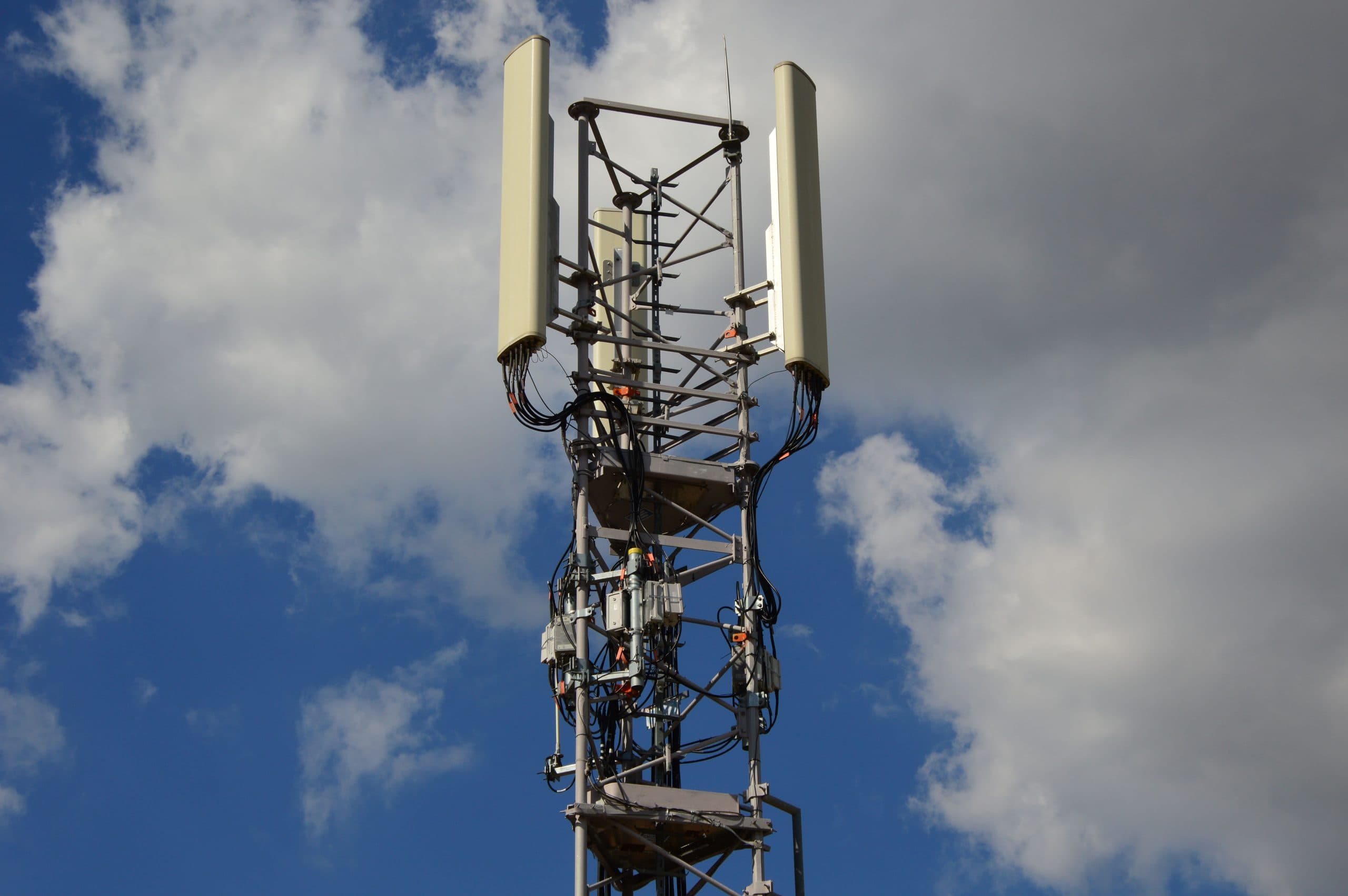 Mobiele markt ziet lichte daling